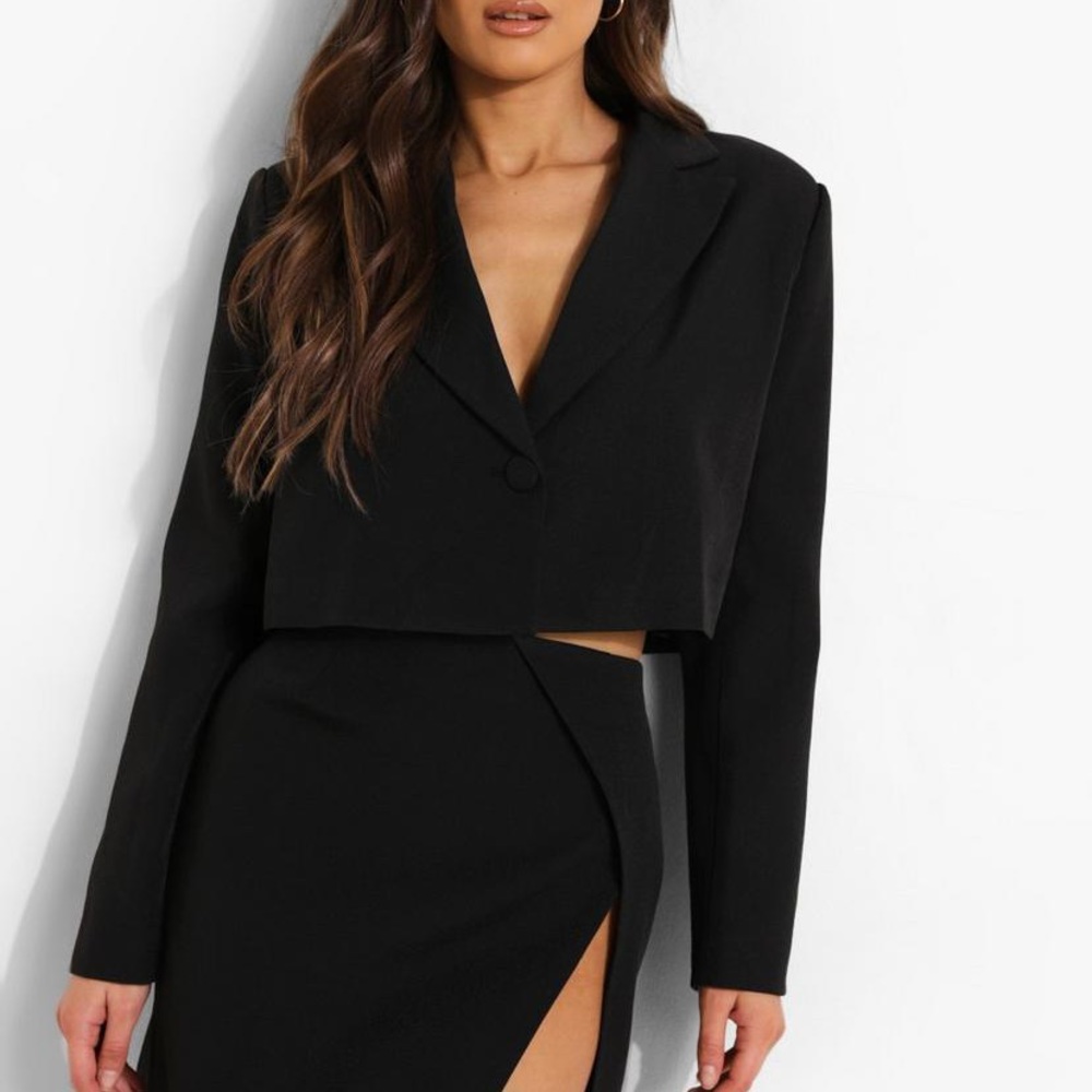 NEW W/ TAGS- boohoo blazer and skirt set
